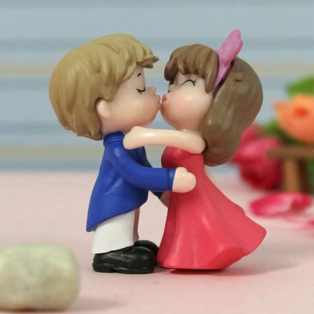 Romantic Kissing Couple Miniature Showpiece as Valentine's Day Gift