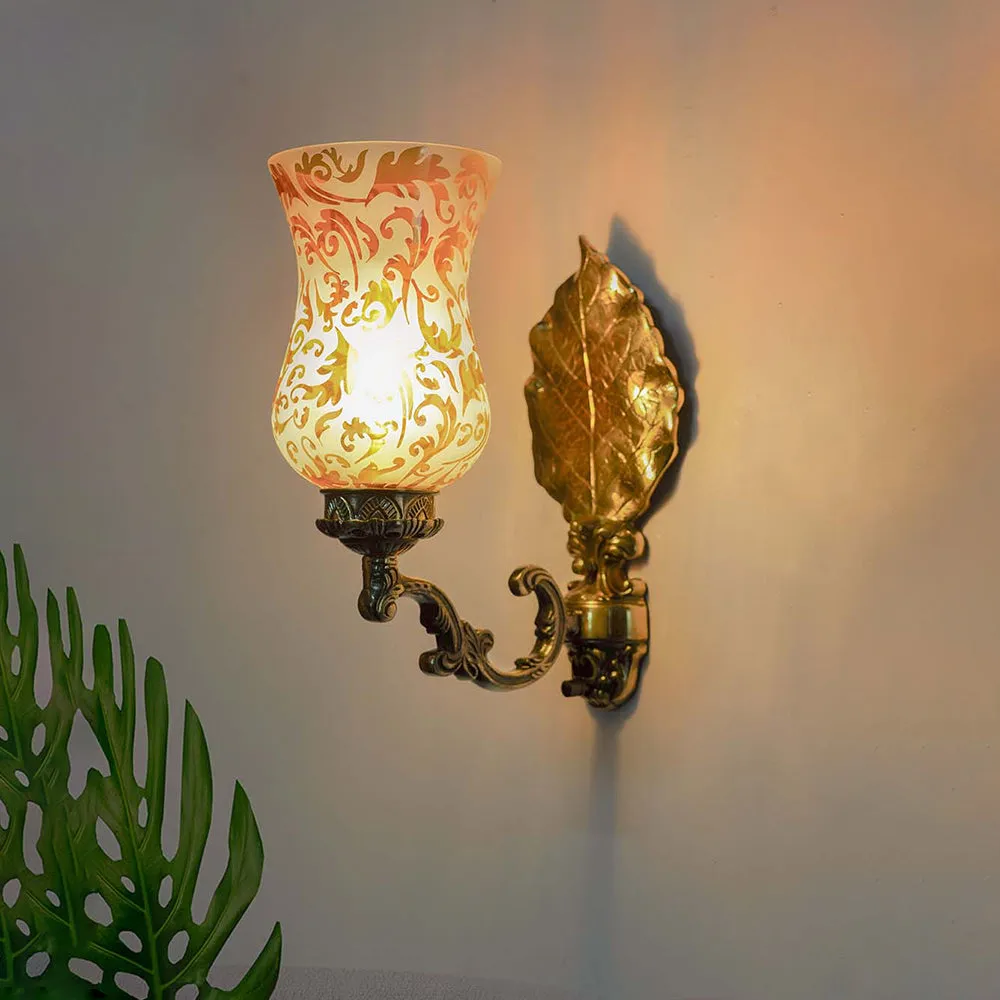Sculpted Betel Leaf Antique Gold Finish 1 Light Wall Sconce
