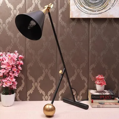 Slanting Black Modern Aluminium Study Lamp