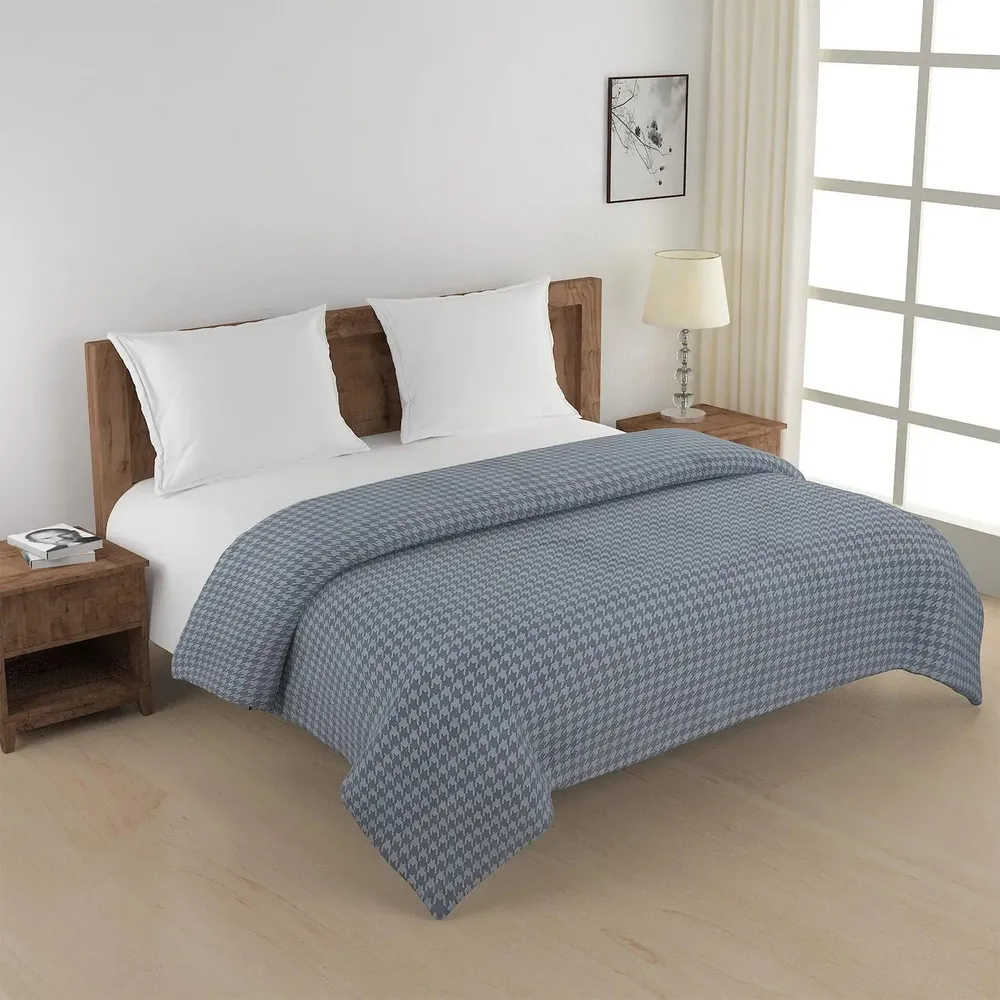 Swayam Geometric Pattern Grey Double Bed Winter Quilt