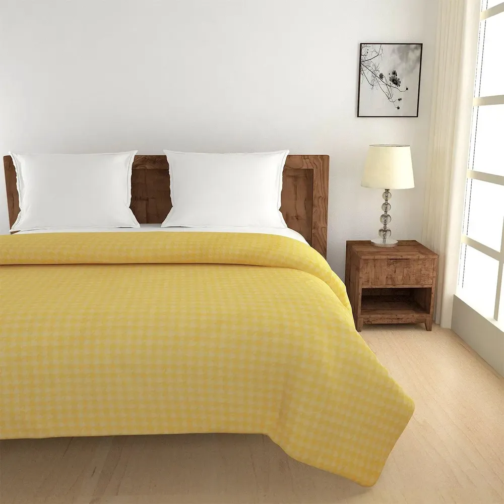 Swayam Geometric Pattern Yellow Double Bed Winter Quilt