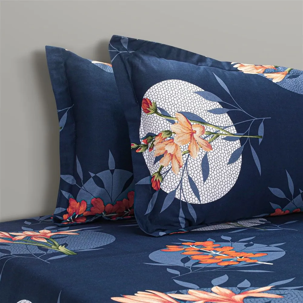 Swayam Lilies in the Dark Zinnia Double Bedsheet with 2 pillow covers Double Bedsheet (90 x 108 Inches)