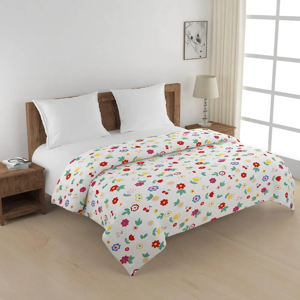 Swayam Sprinkled Floral Pattern Blended Cotton Double Bed Comforter