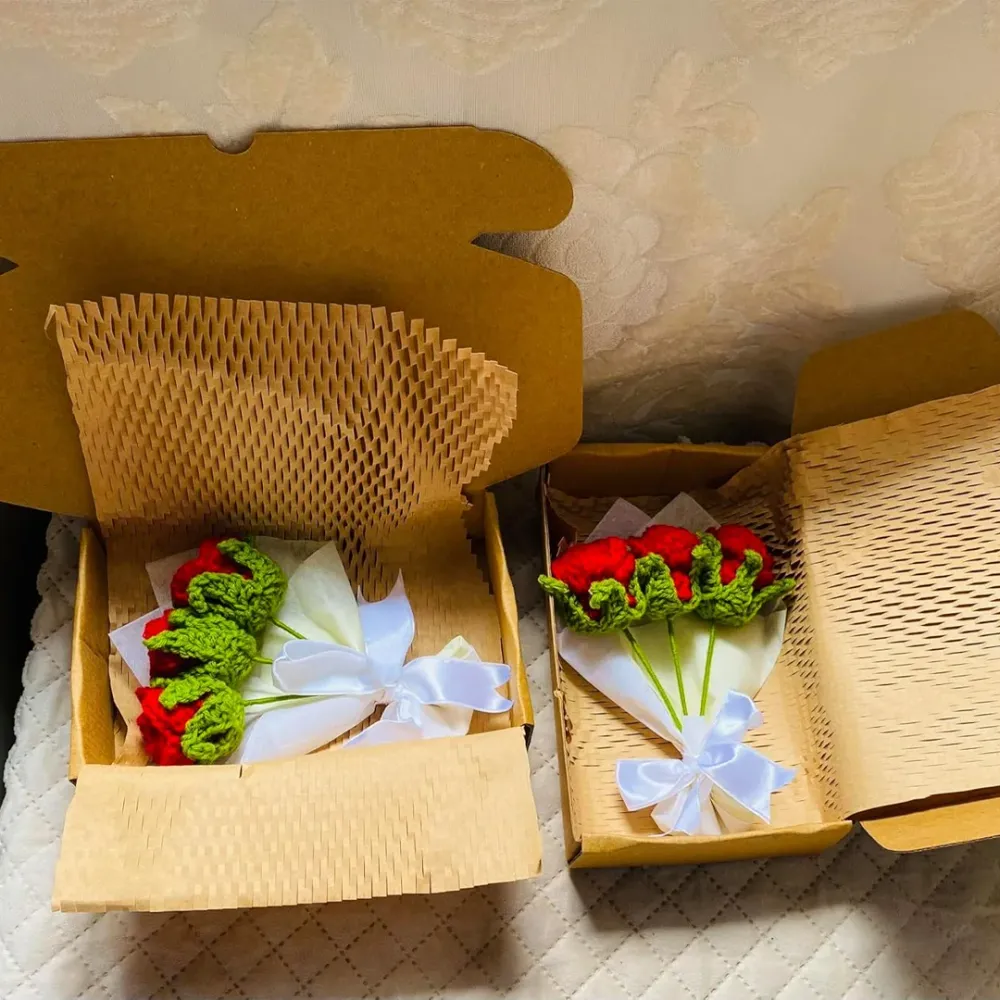 WallMantra Three red crochet roses 