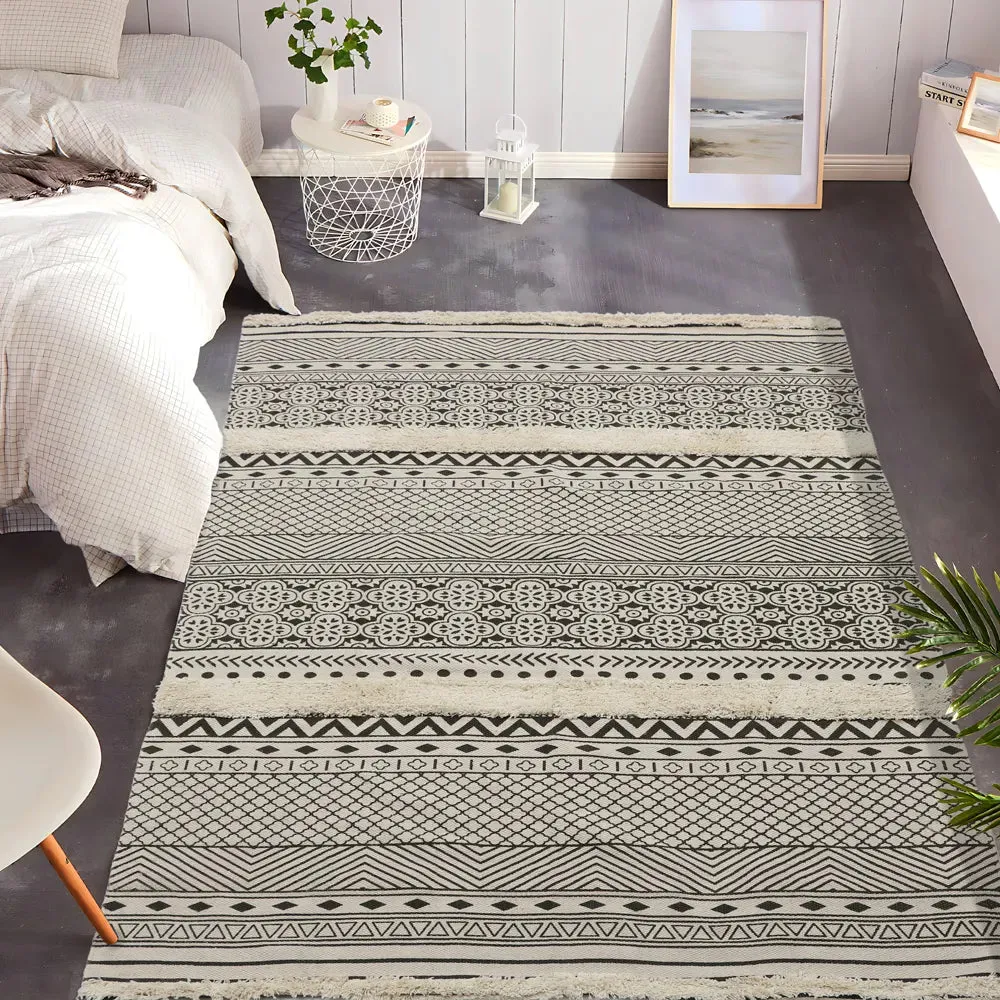 Traditioanl Ikkat Pattern Grey Handmade Tufted 100% Cotton Non-Slip Washable Area Rug- 4x6 ft