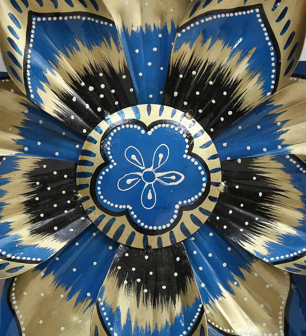 Traditional Big Flower Metal Wall Art Décor (Blue & Gold)