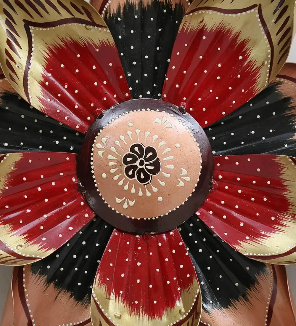 Traditional Big Flower Metal Wall Art Décor (Red & Gold)