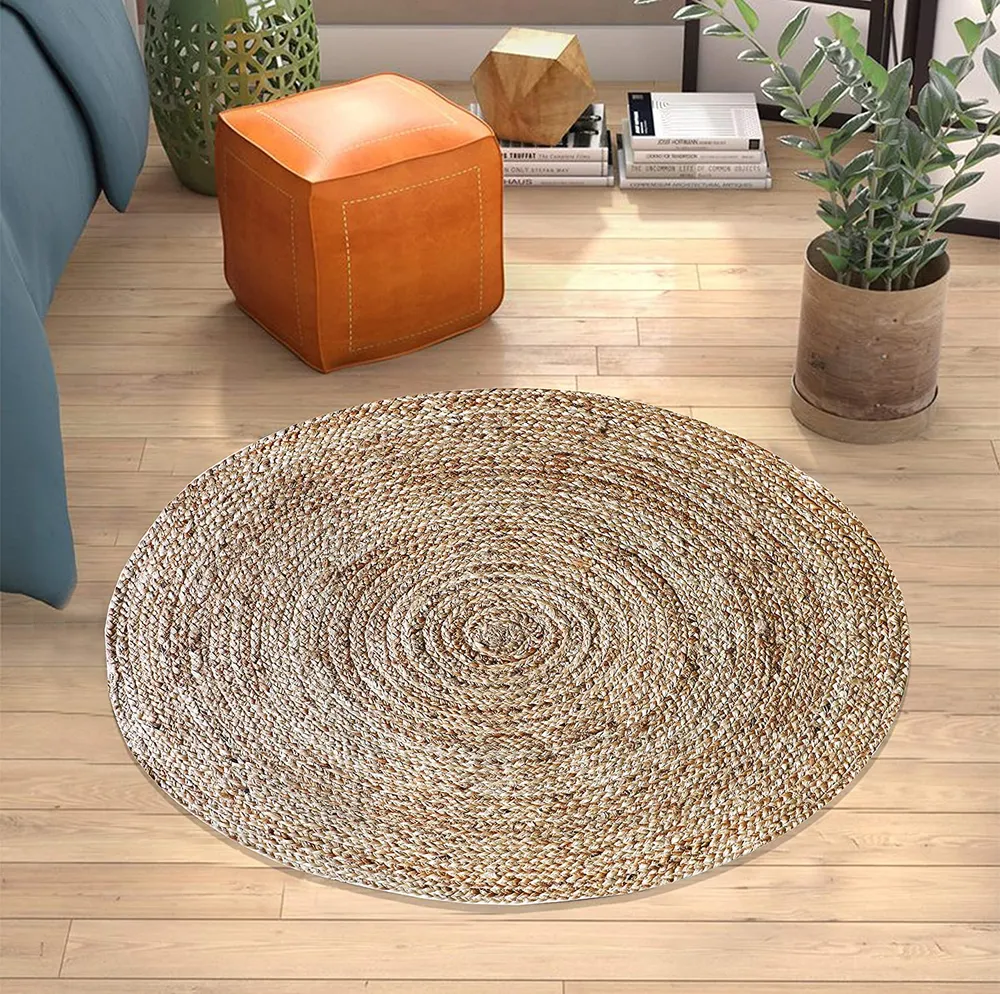 Traditional Hand-braided Round Jute Rug