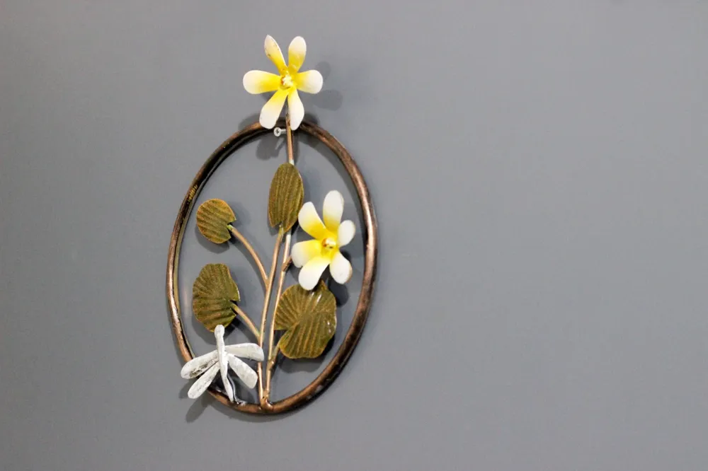 Unique Floral Ringlet Metallic Artwork for Living Area