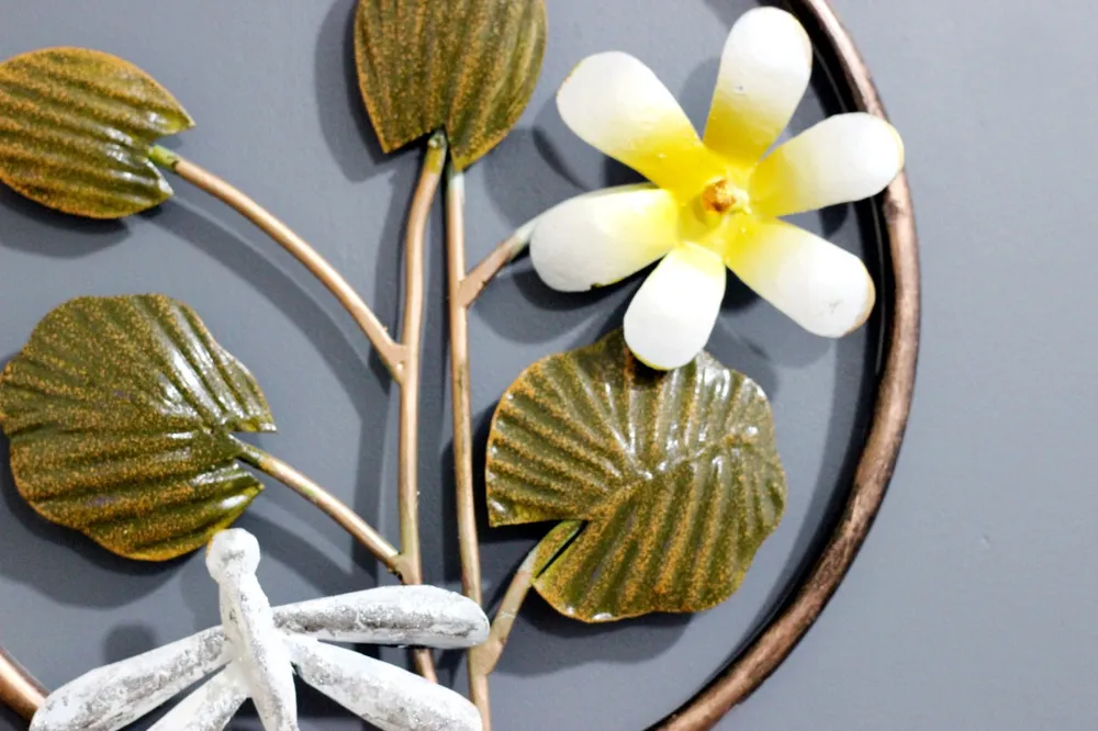 Unique Floral Ringlet Metallic Artwork for Living Area