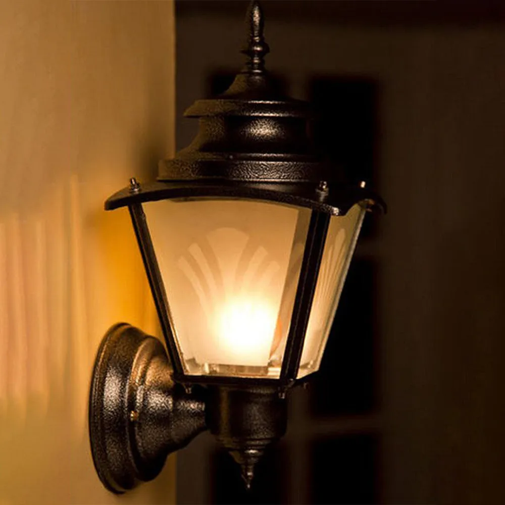 Vintage Motif Classic Outdoor Light