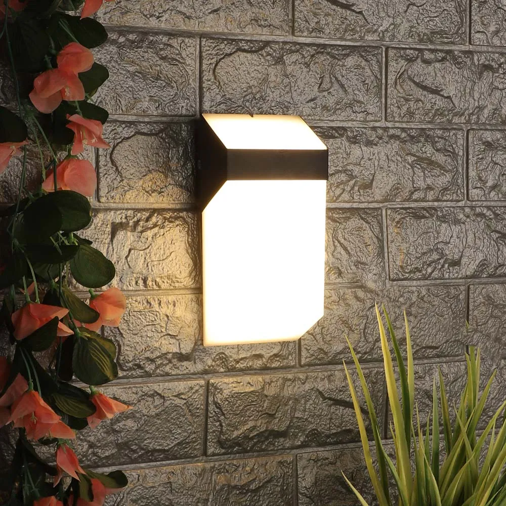 Vouguish Designer Warm Outdoor Wall Fixture Single Piece